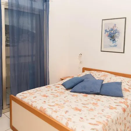Daire T2 Pour 4 Personnes Au Lavandou Avec Balcon Vue - Fr-1-803-48 *