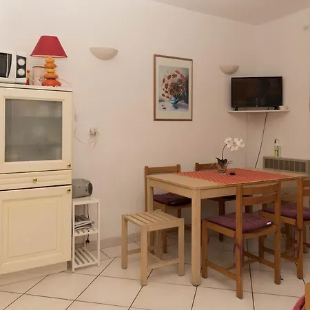 Daire T2 Pour 4 Personnes Au Lavandou Avec Balcon Vue - Fr-1-803-48 *