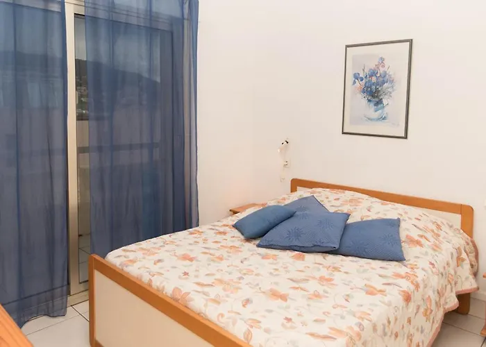 Apartment T2 Pour 4 Personnes Au Lavandou Avec Balcon Vue - Fr-1-803-48 *