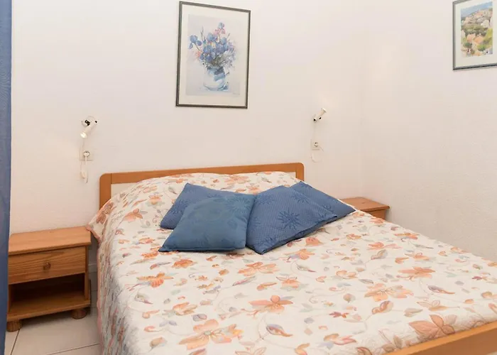 T2 Pour 4 Personnes Au Lavandou Avec Balcon Vue - Fr-1-803-48