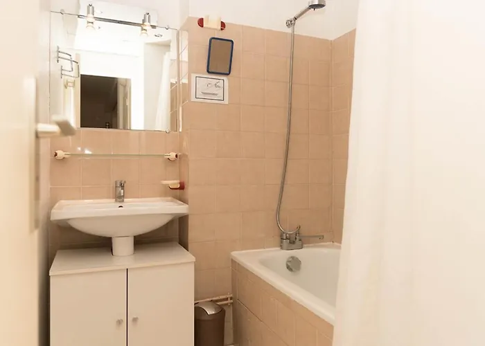 T2 Pour 4 Personnes Au Lavandou Avec Balcon Vue - Fr-1-803-48 アパート