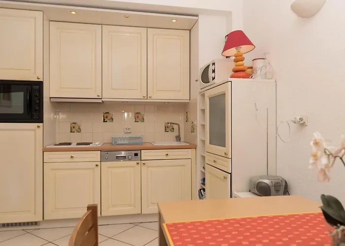 T2 Pour 4 Personnes Au Lavandou Avec Balcon Vue - Fr-1-803-48 *